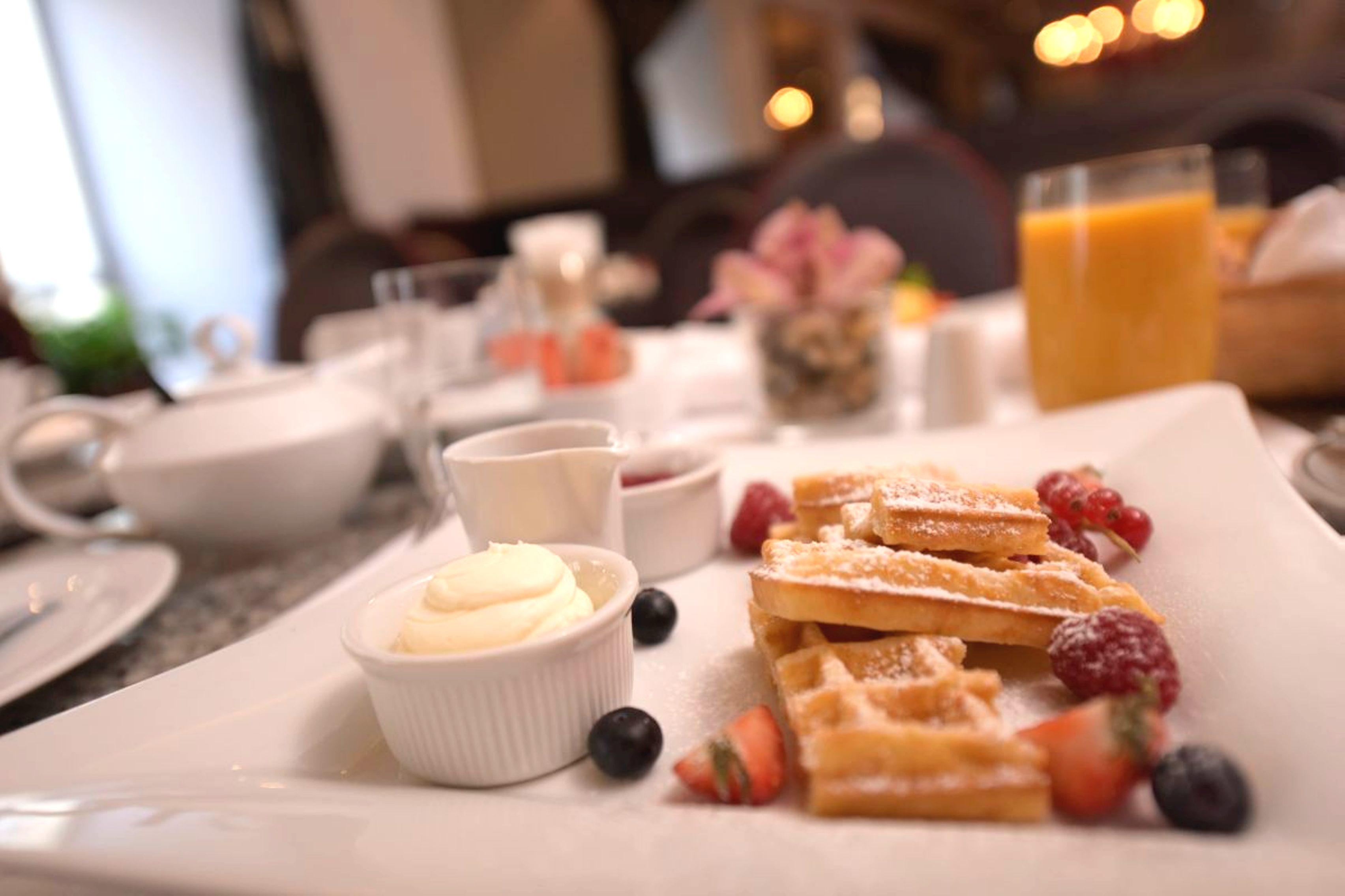 The Grand Mark Prague - The Leading Hotels Of The World Ngoại thất bức ảnh French toast with fruit